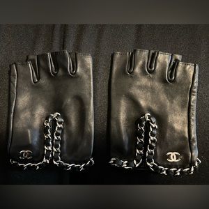 Chanel Chain Leather Gloves used one .collector love it